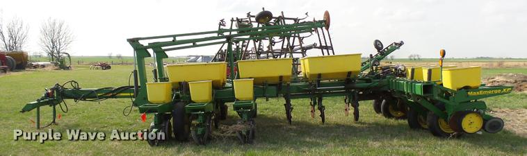 image for item DB2499 John Deere 7000 planter