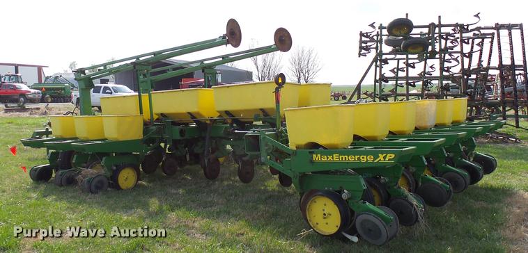 image for item DB2499 John Deere 7000 planter