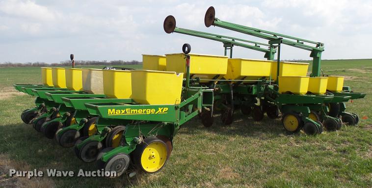 image for item DB2499 John Deere 7000 planter