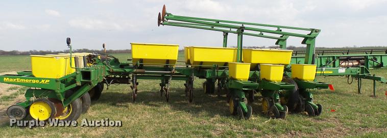 image for item DB2499 John Deere 7000 planter