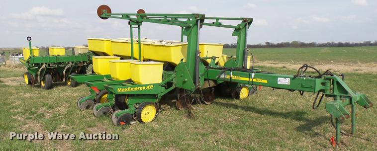 image for item DB2499 John Deere 7000 planter