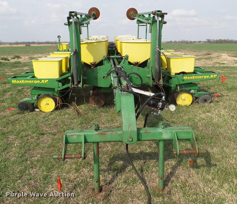 image for item DB2499 John Deere 7000 planter