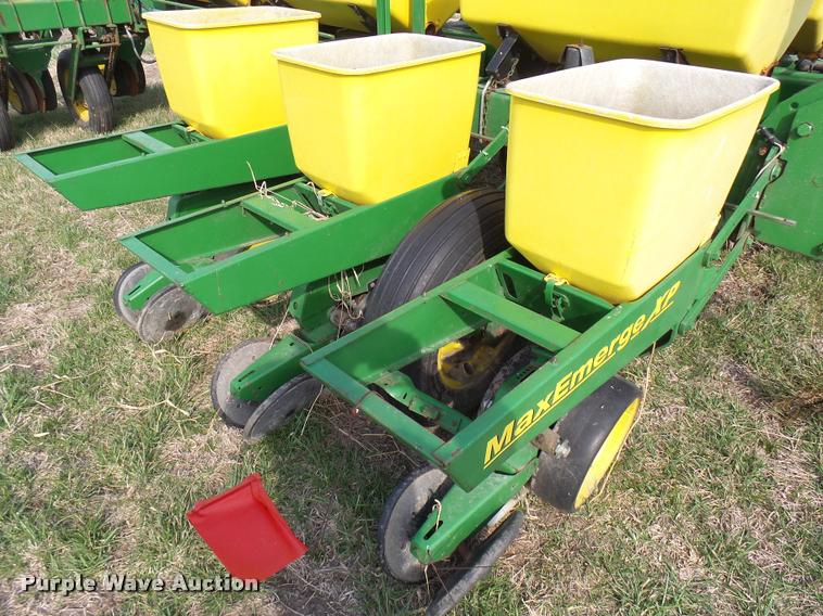 image for item DB2499 John Deere 7000 planter