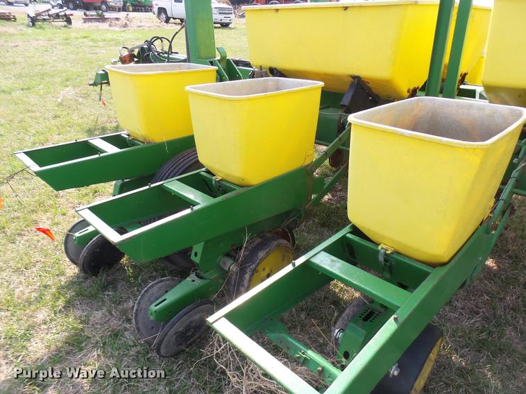 image for item DB2499 John Deere 7000 planter