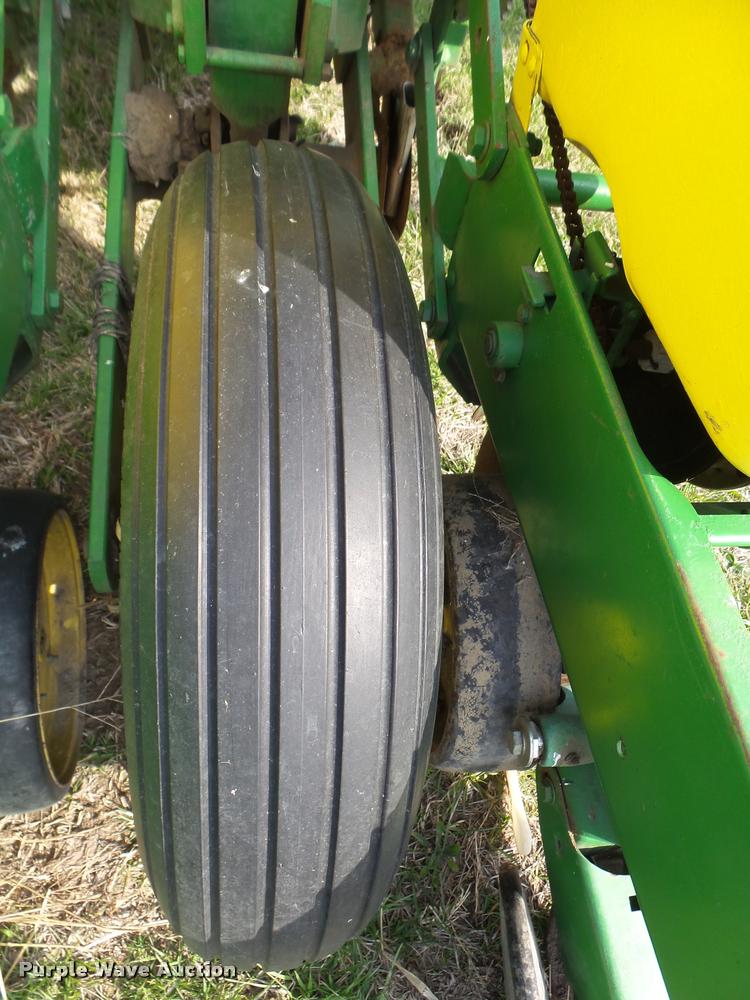 image for item DB2499 John Deere 7000 planter