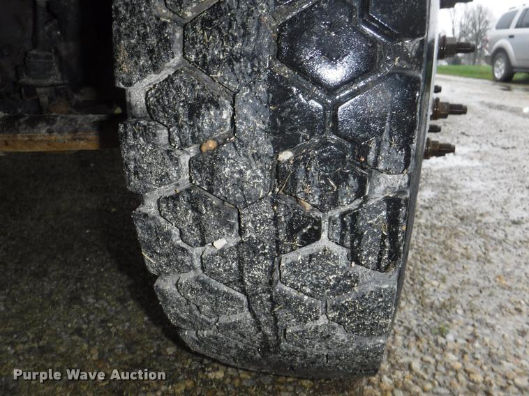 image for item DB3883 2013 Ford F450 Super Duty XLT flatbed pickup truck