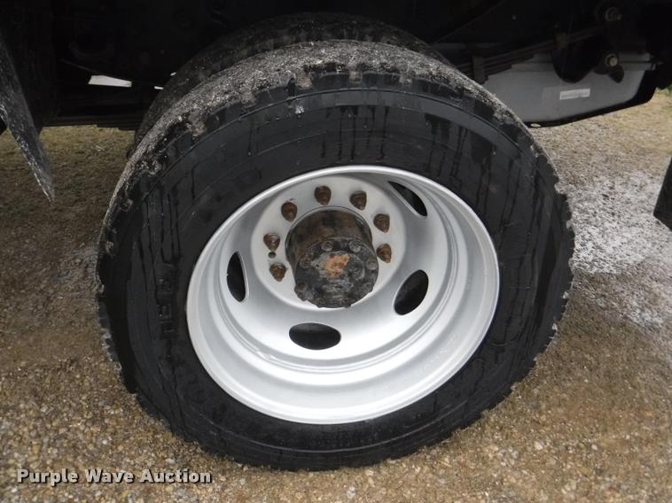 image for item DB3883 2013 Ford F450 Super Duty XLT flatbed pickup truck