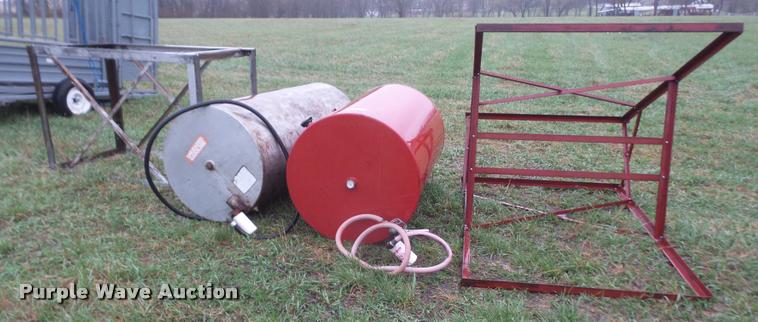 image for item DC9197 (2) fuel tanks