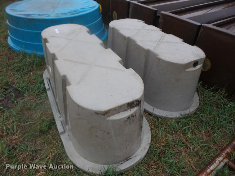 image for item DC9203 (3) water tanks