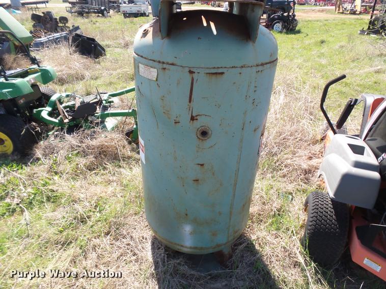 image for item DE9538 Champion air compressor