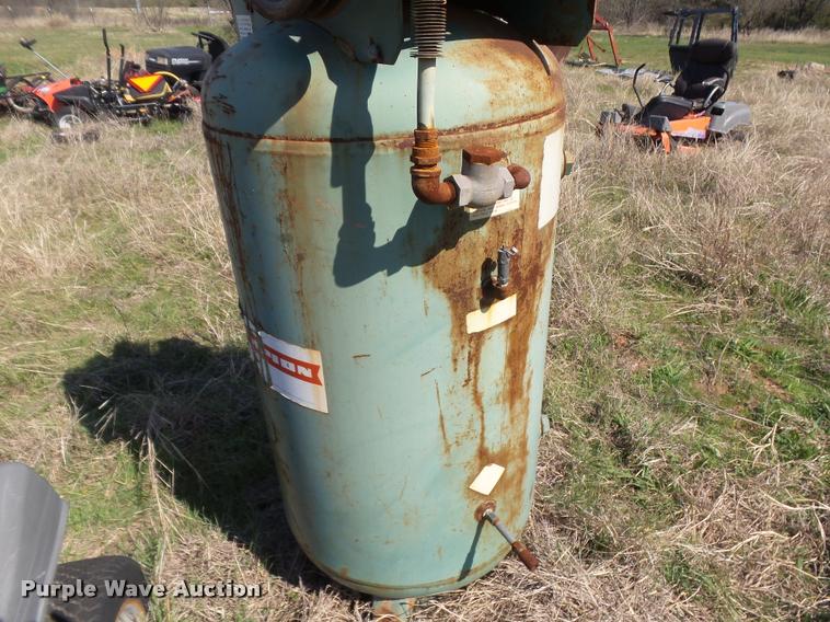 image for item DE9538 Champion air compressor