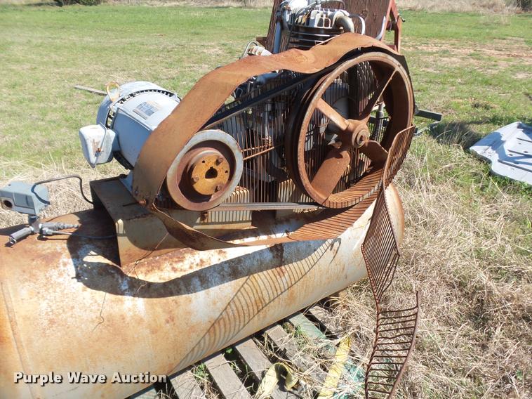 image for item DE9539 Dayton air compressor