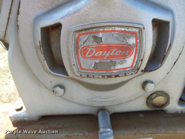 image for item DE9539 Dayton air compressor
