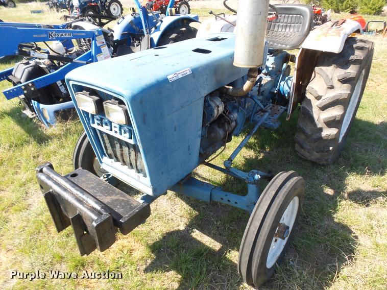 image for item DE9547 Ford F-1700 tractor