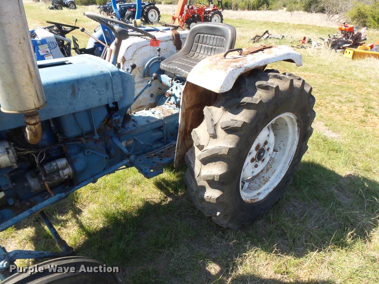 image for item DE9547 Ford F-1700 tractor