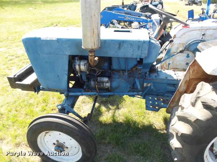 image for item DE9547 Ford F-1700 tractor