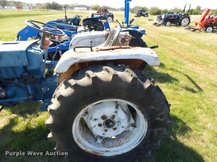 image for item DE9547 Ford F-1700 tractor