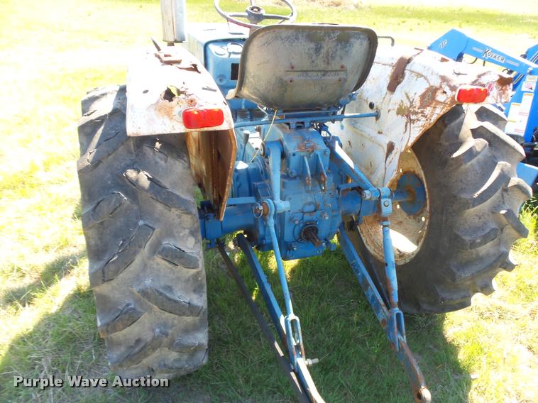 image for item DE9547 Ford F-1700 tractor