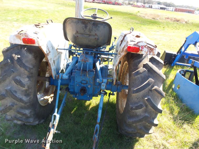 image for item DE9547 Ford F-1700 tractor