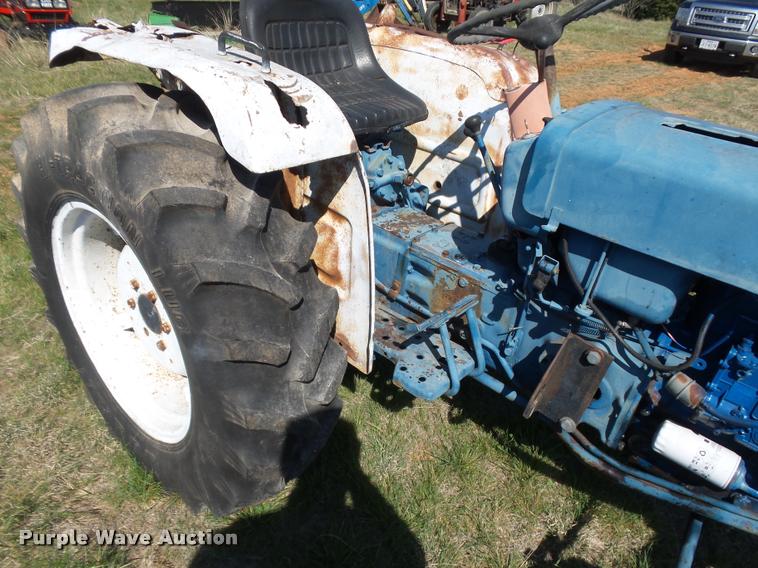 image for item DE9547 Ford F-1700 tractor