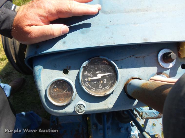 image for item DE9547 Ford F-1700 tractor