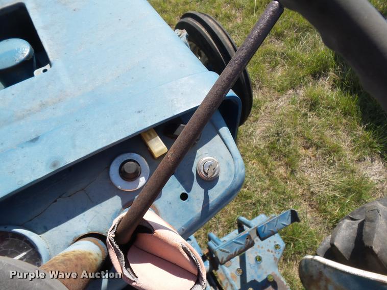 image for item DE9547 Ford F-1700 tractor