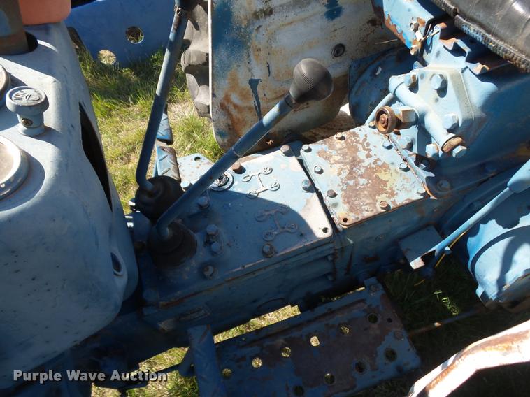 image for item DE9547 Ford F-1700 tractor
