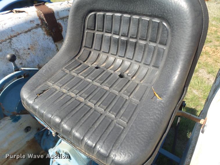 image for item DE9547 Ford F-1700 tractor