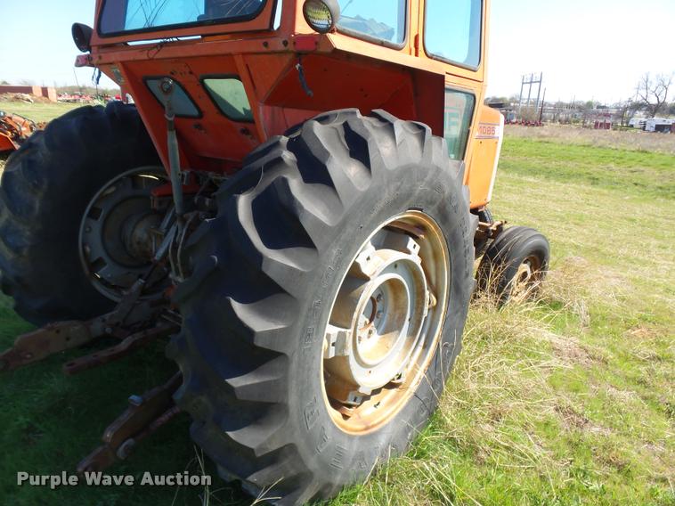image for item DE9551 Massey-Ferguson 1085 tractor