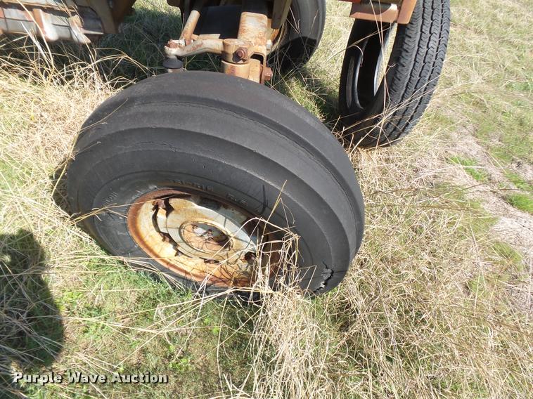 image for item DE9551 Massey-Ferguson 1085 tractor