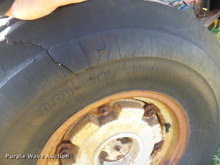 image for item DE9551 Massey-Ferguson 1085 tractor