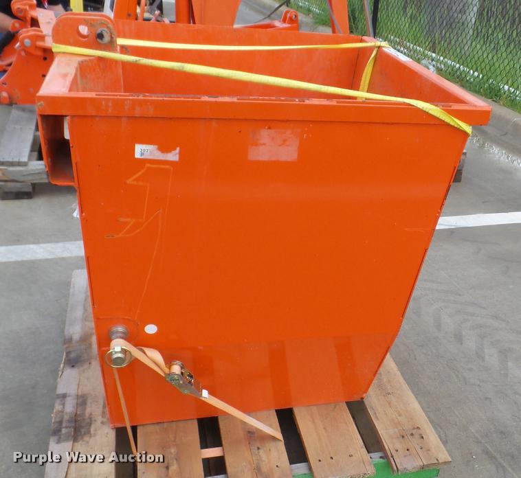 Kubota ballast box in Grapevine, TX Item DG9628 sold Purple Wave