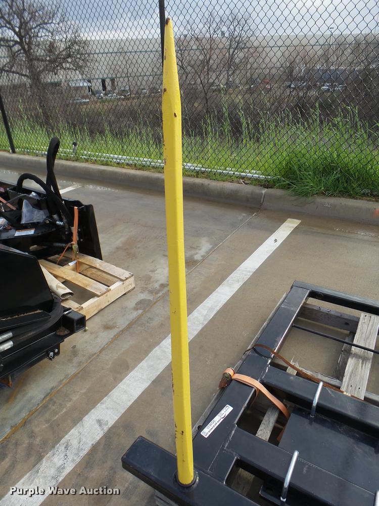 image for item DG9633 Kubota bale spear