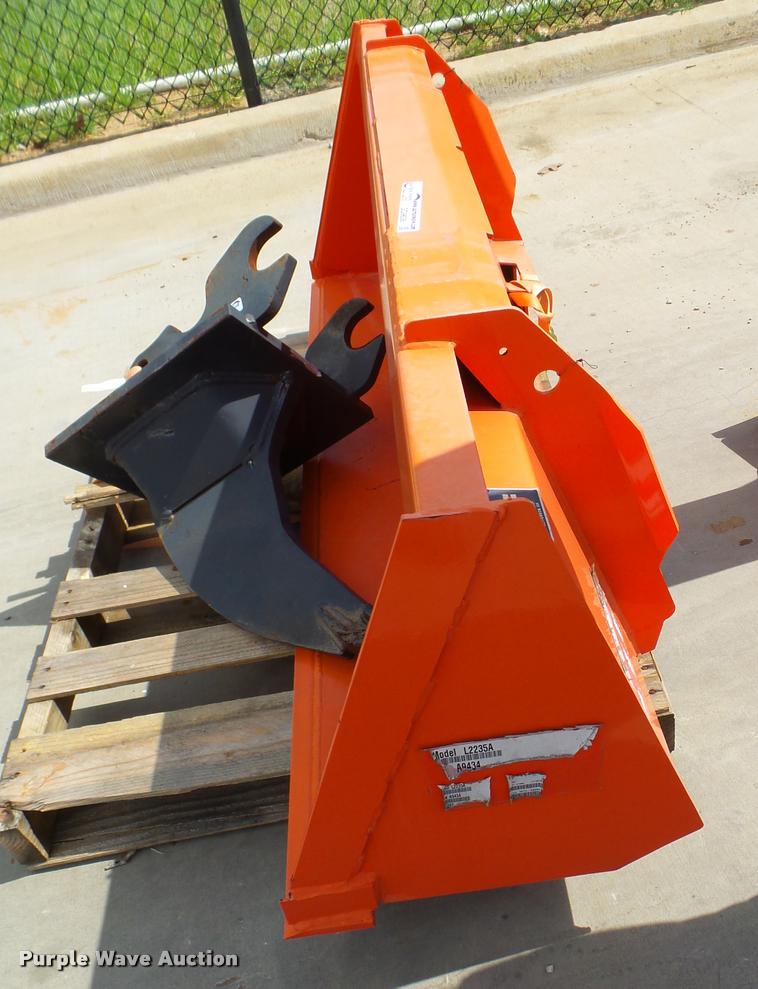 image for item DG9636 Kubota L2235A bucket
