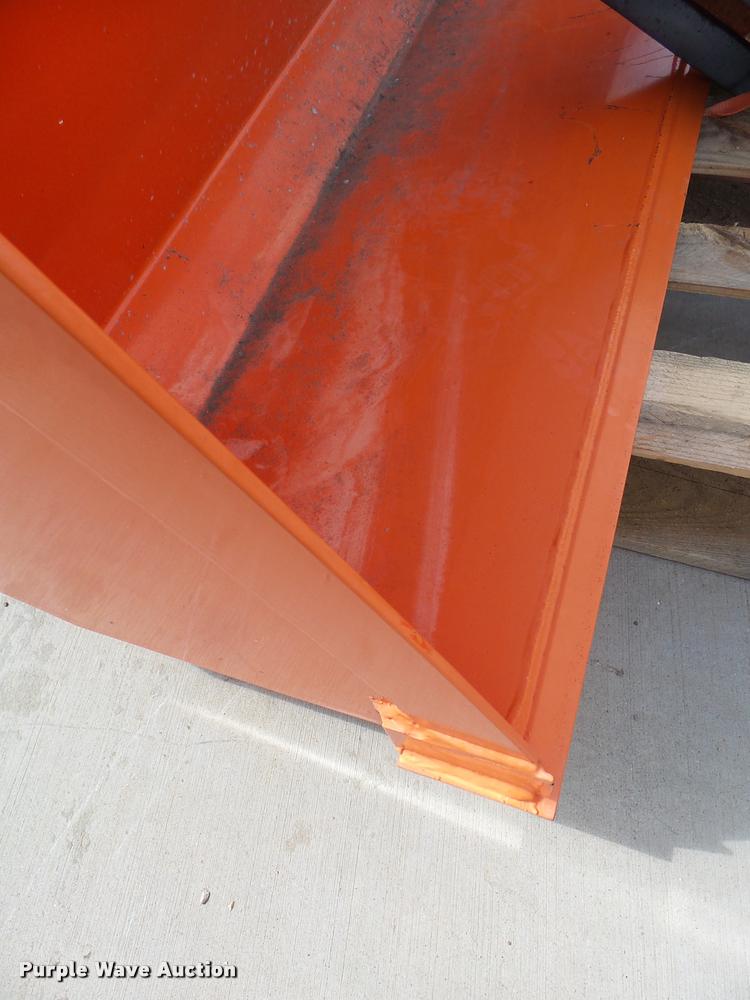 image for item DG9636 Kubota L2235A bucket