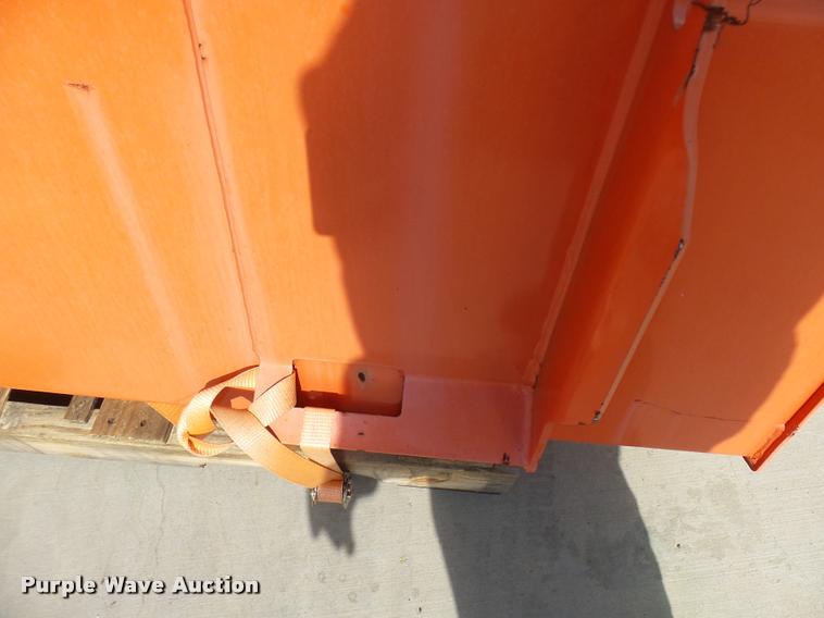 image for item DG9636 Kubota L2235A bucket