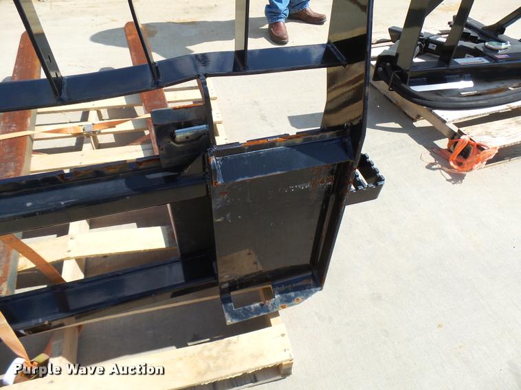 image for item DG9638 Kubota pallet forks