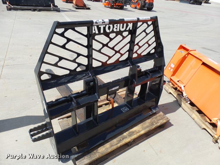 image for item DG9639 Kubota S6621 pallet forks