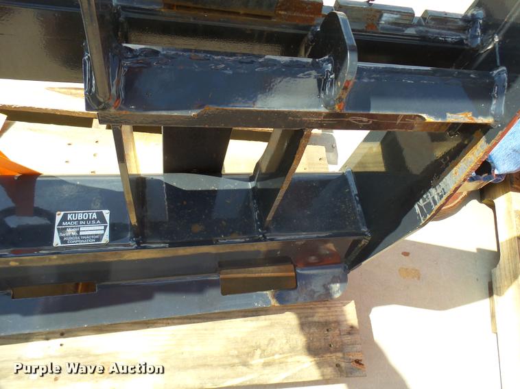 image for item DG9639 Kubota S6621 pallet forks