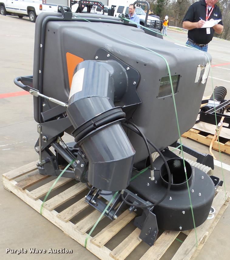 Kubota ZTR grass catcher in Grapevine, TX Item DG9640 sold Purple Wave