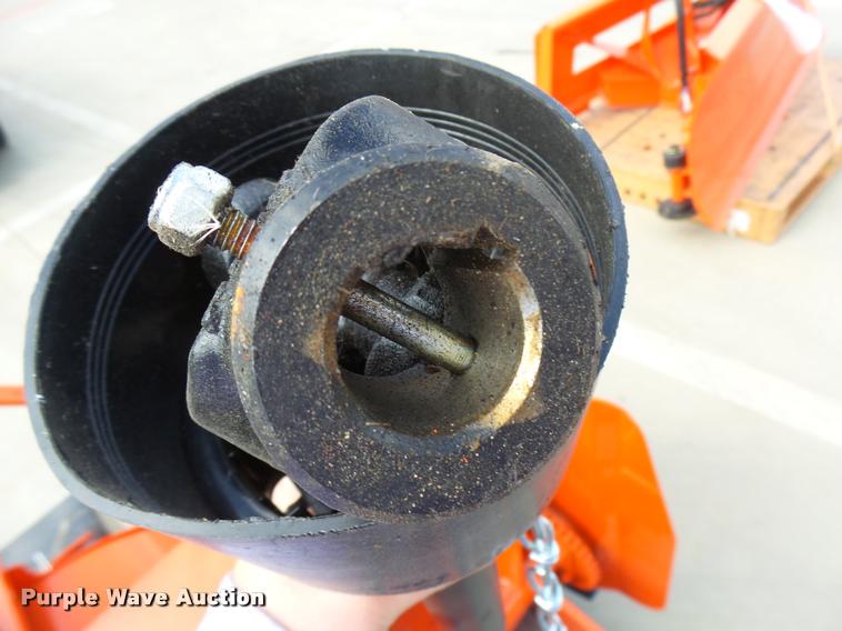 image for item DG9667 Kubota B2789 snow blower