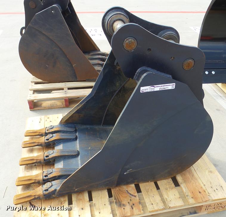 image for item DG9671 Kubota excavator bucket