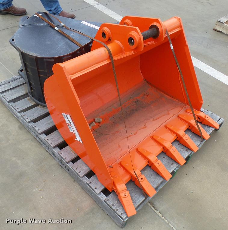 image for item DG9672 Kubota bucket