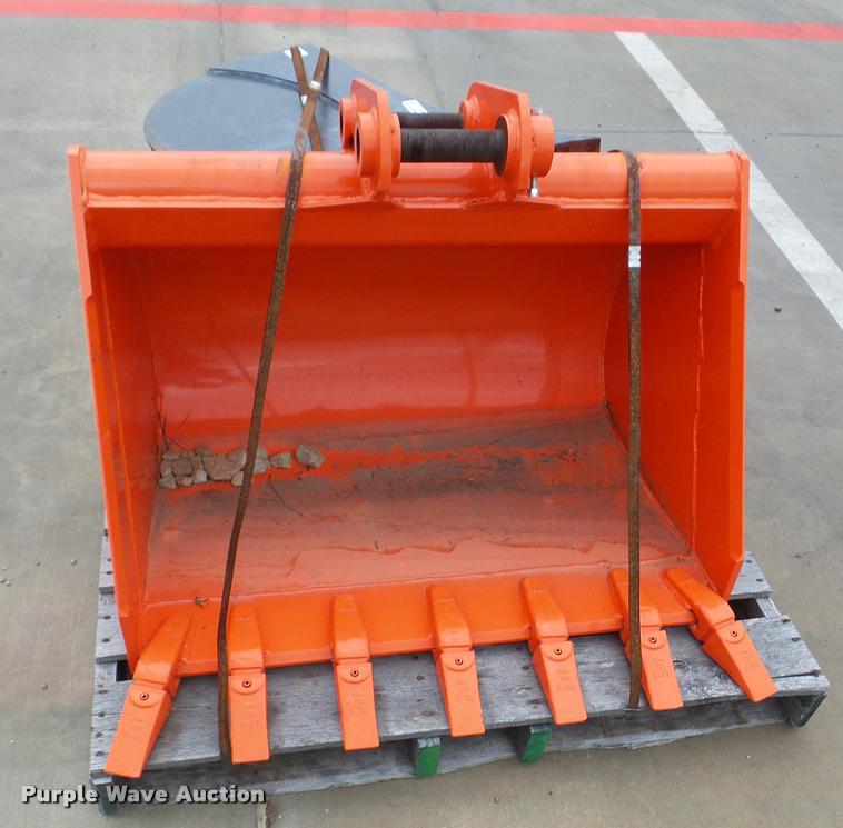 image for item DG9672 Kubota bucket