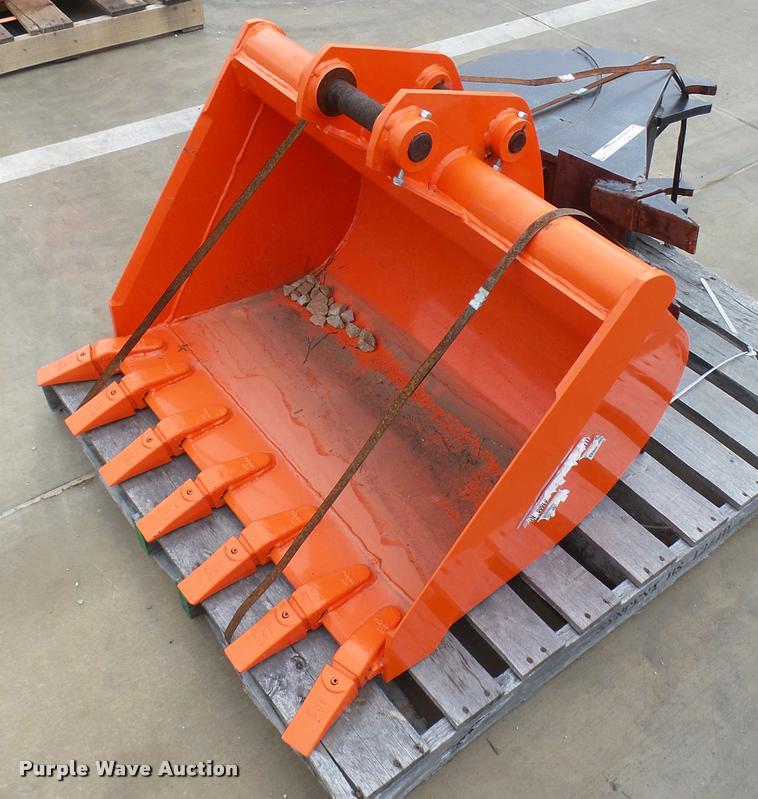 image for item DG9672 Kubota bucket
