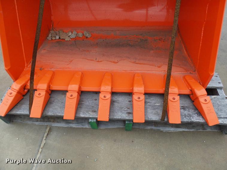 image for item DG9672 Kubota bucket