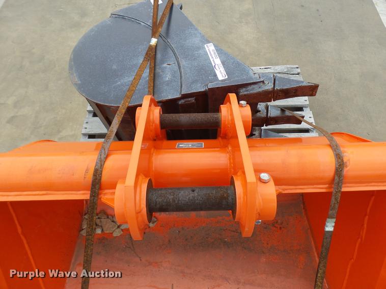 image for item DG9672 Kubota bucket