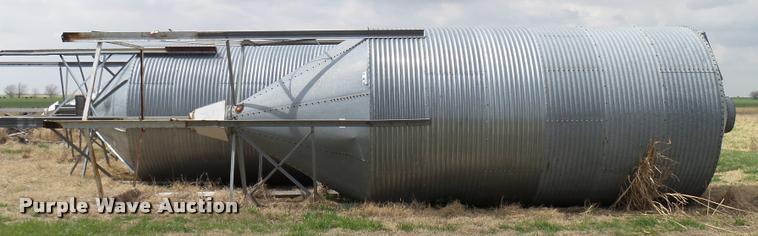 image for item DG9744 Grain bin