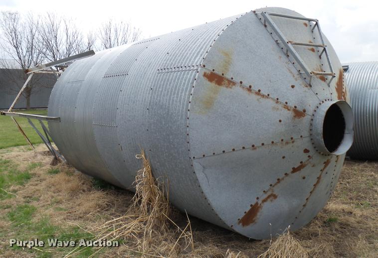 image for item DG9744 Grain bin