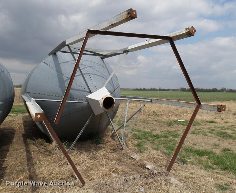 image for item DG9744 Grain bin